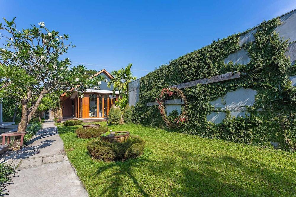 Into The Forest Resort Bangkok Exterior photo