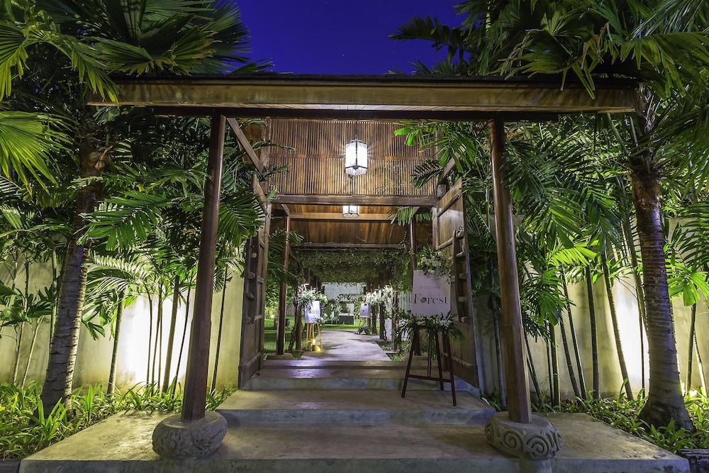 Into The Forest Resort Bangkok Exterior photo