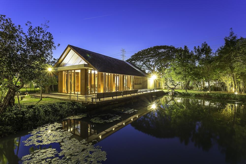 Into The Forest Resort Bangkok Exterior photo