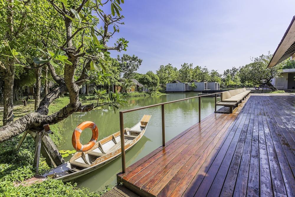 Into The Forest Resort Bangkok Exterior photo