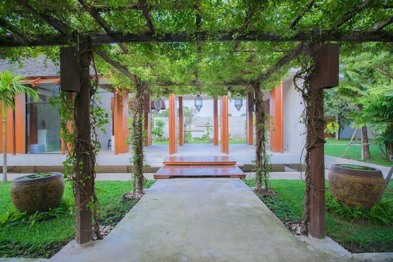 Into The Forest Resort Bangkok Exterior photo