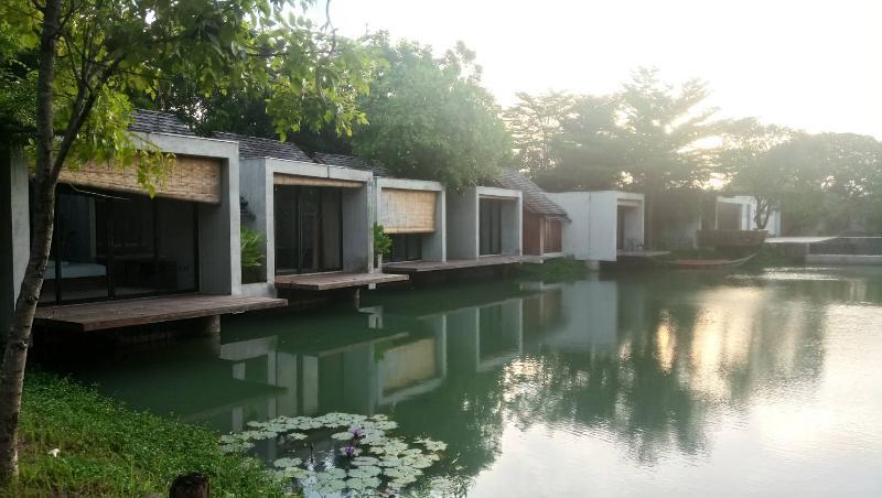 Into The Forest Resort Bangkok Exterior photo