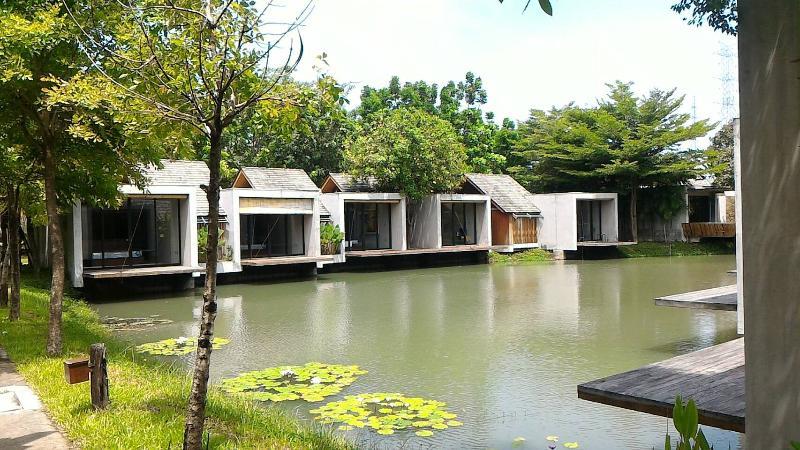Into The Forest Resort Bangkok Exterior photo